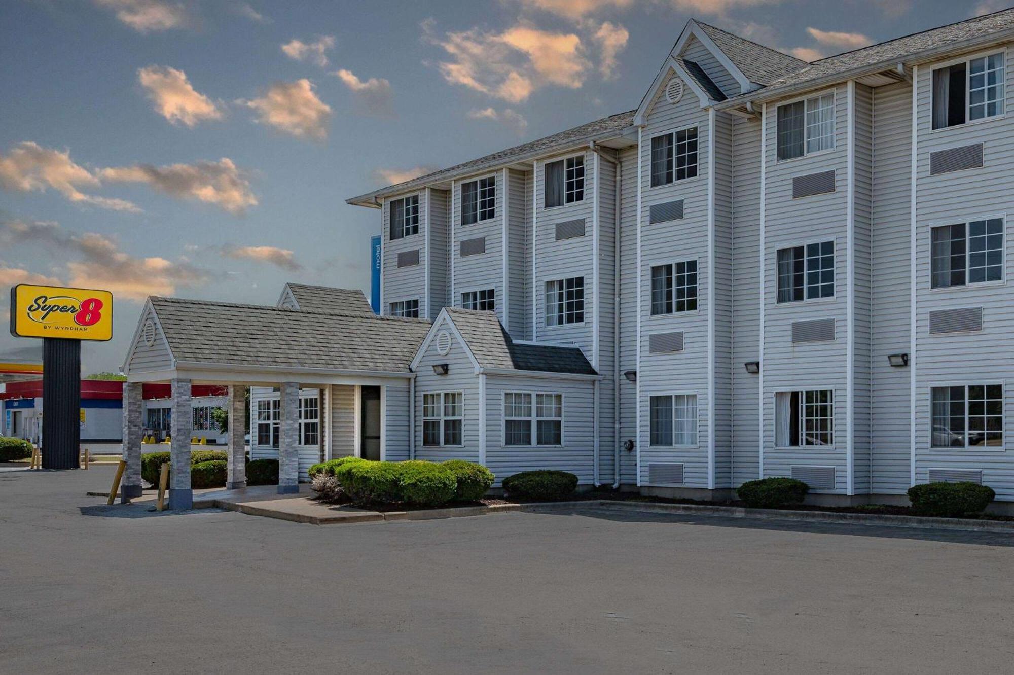 Super 8 By Wyndham Joliet Hotel Exterior foto